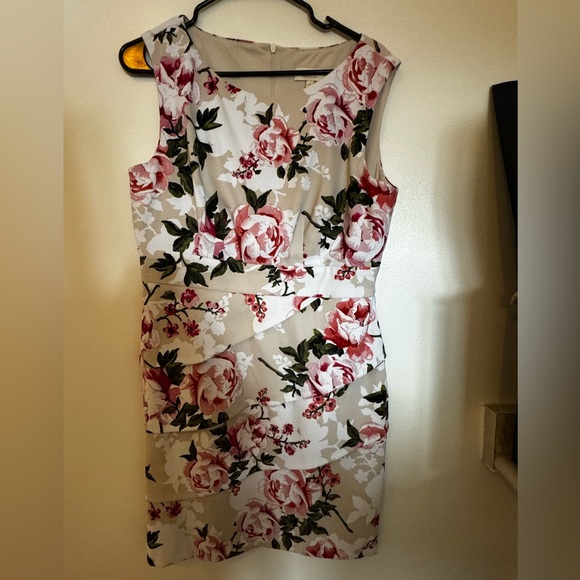 Laura textured floral print dress. - Picture 3 of 5